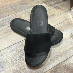 Lululemon Women’s Restfeel Slides Size 9 Black. Worn twice